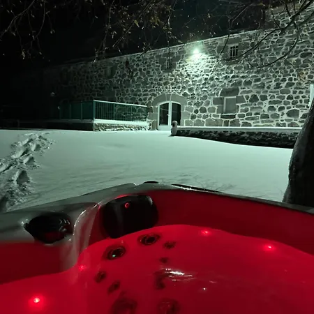 Летний дом Le Domaine Belinay Paulhac (Cantal)